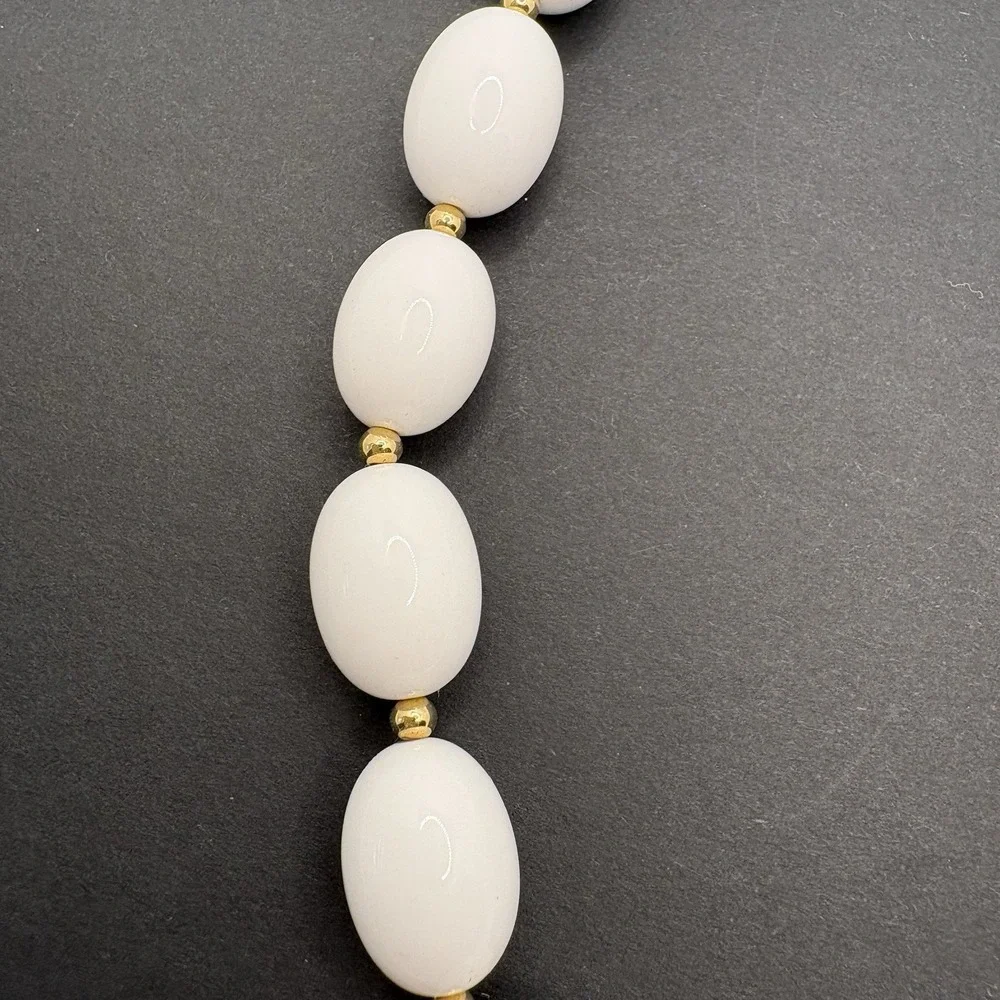 Vintage Joan‎ Rivers White Lucite Choker Necklace Oval Beaded Japan 17
